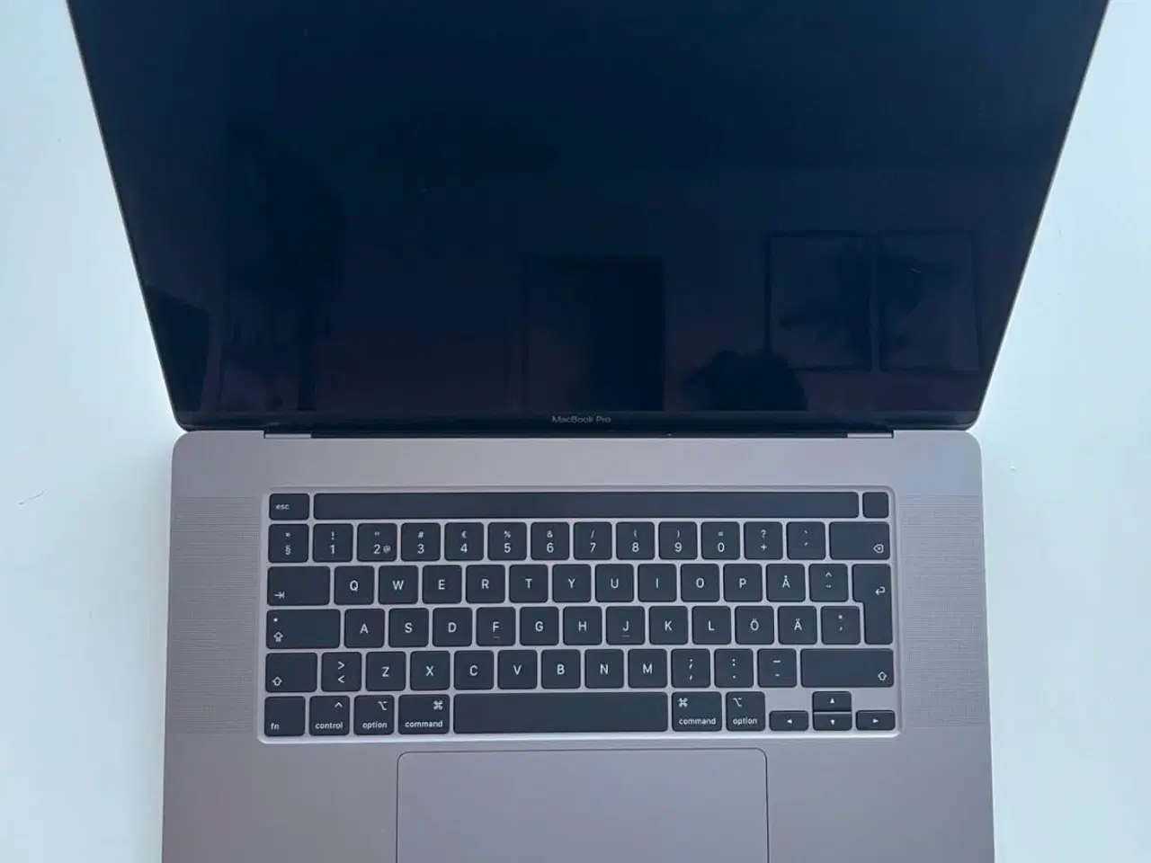 Billede 2 - MacBook Pro 17” (2019) i7 • 16 GB RAM • 512 GB SSD