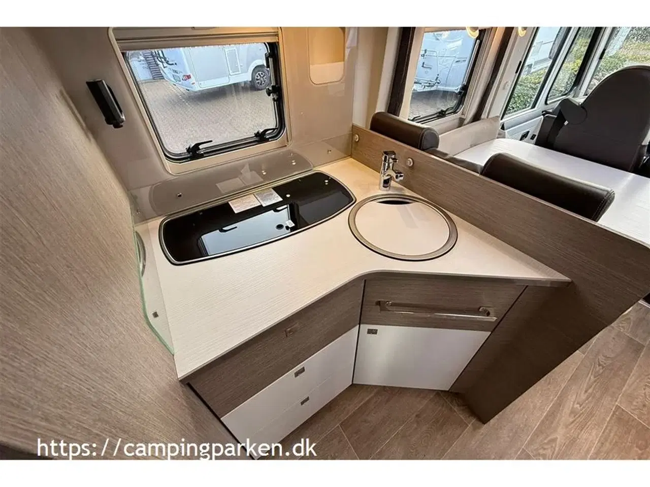 Billede 7 - 2018 - Dethleffs Magic Edition Silver   Dethleffs Magic Edition, kvalitetsvogn med eksklusivt udtryk, Automatgear, Hydrauliske støtteben og aircondition