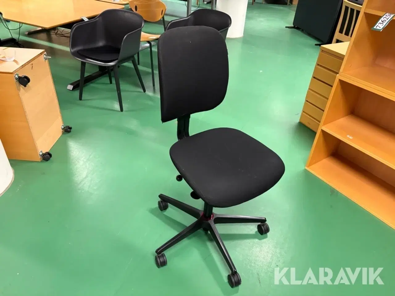 Billede 9 - Samlet lot med stole