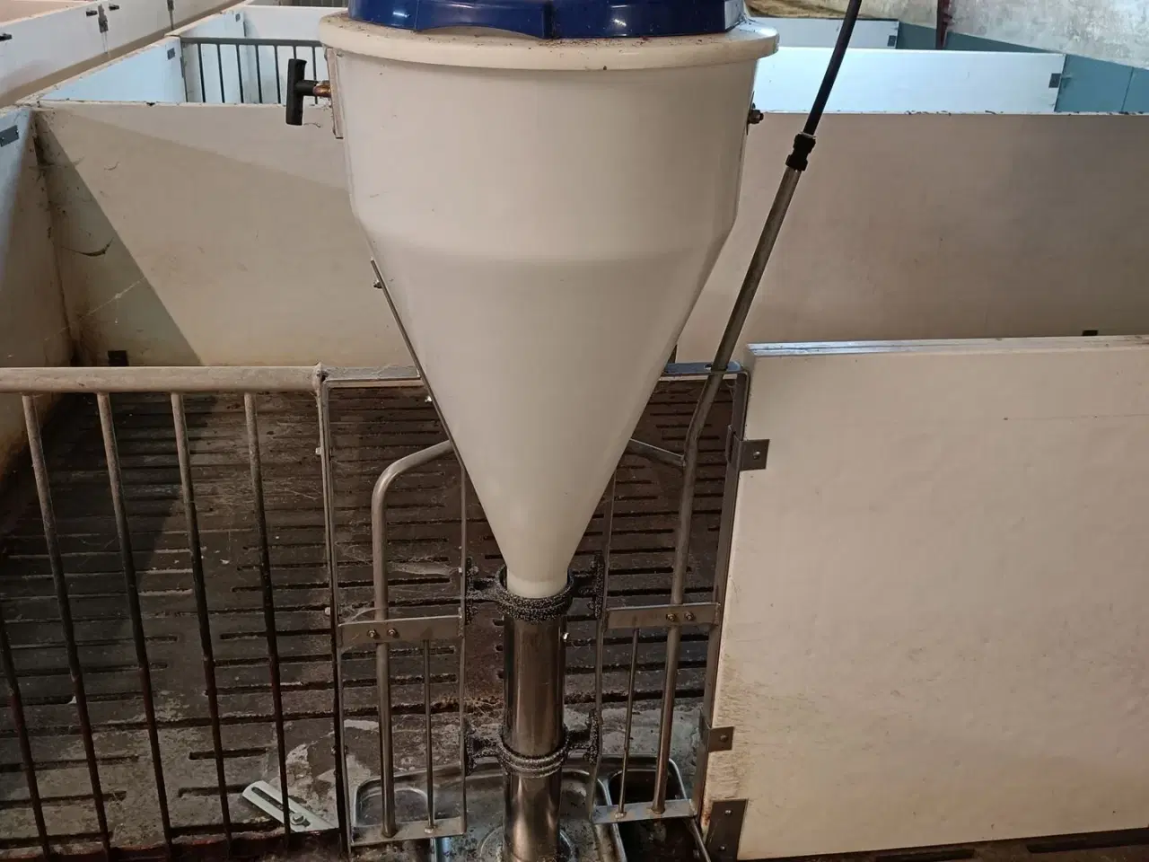 Billede 1 - - - - Foderautomater 14 stk.