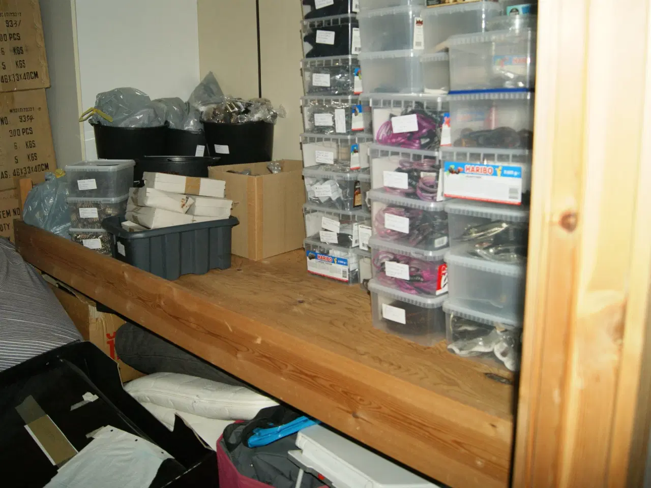 Billede 1 - Diverse Smykker i plast kasser. Forskelligt. 