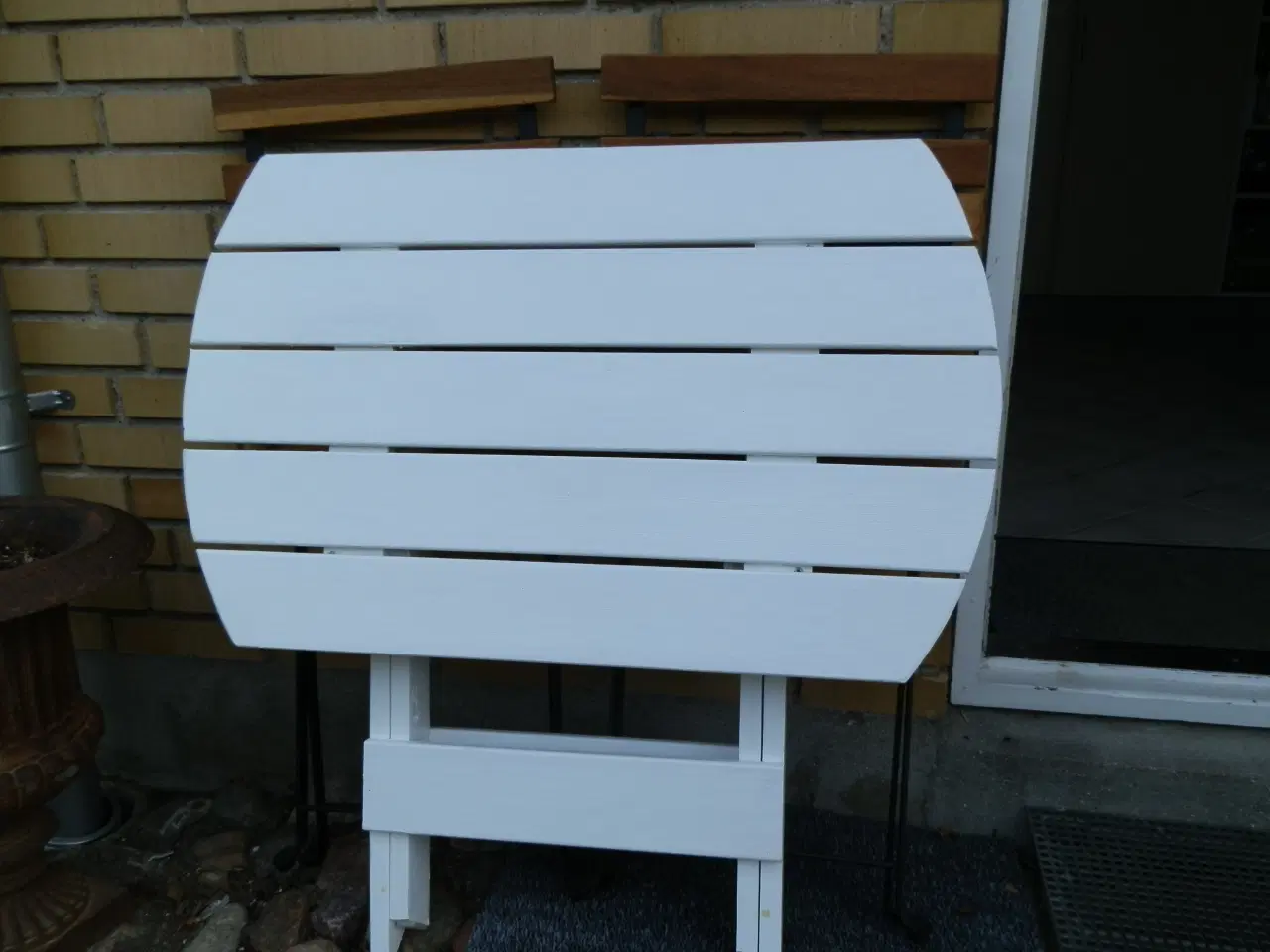 Billede 6 - Sødt lille havebord Hvidmalet og Sammenklappelig