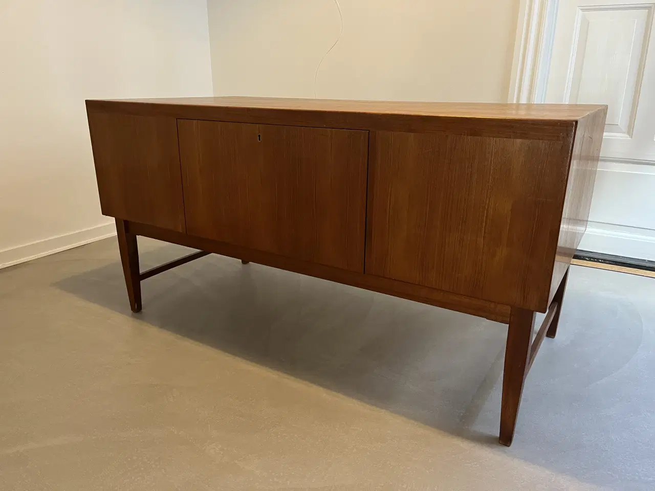 Billede 1 - Skrivebord i teak - Arkitekttegnet