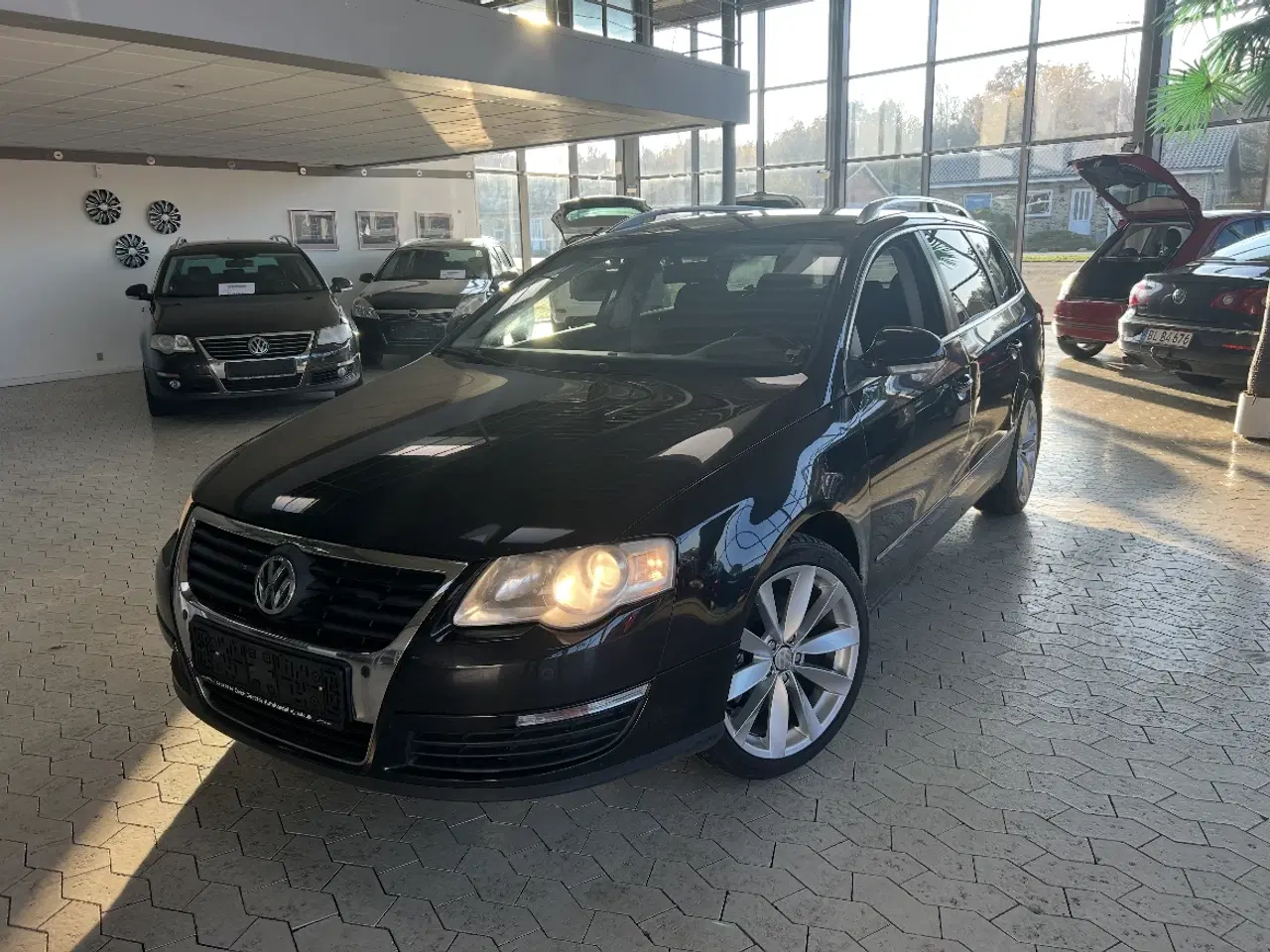 Billede 2 - Rummelig og nysynet