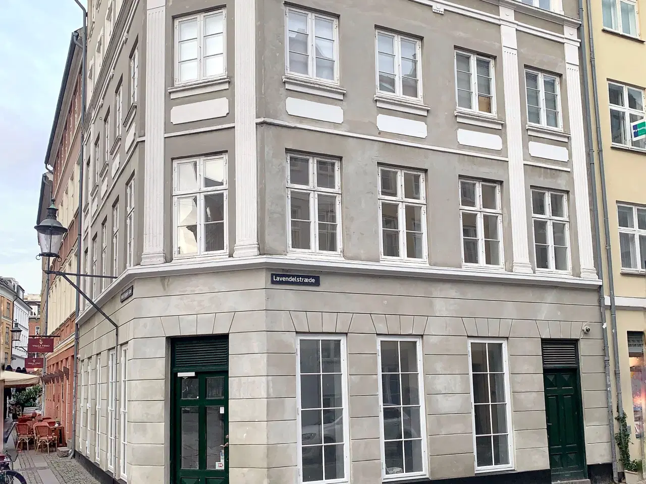 Billede 2 - Hjørnelokale på solsiden. med udsigt til rådhustårnet. velegnet til restaurant eller café