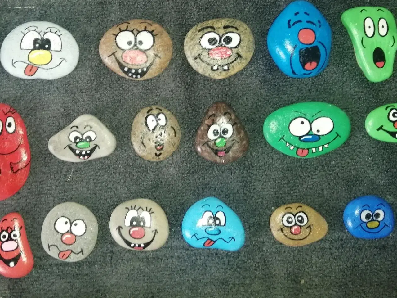 Billede 2 - 23 HÅNDLAVEDE STEN SMILEYS