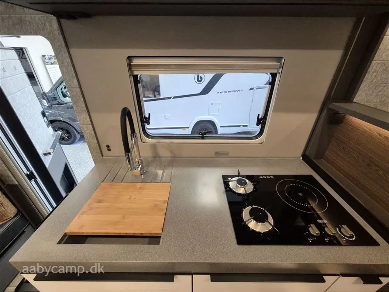 Billede 21 - 2025 - Niesmann+Bischoff Arto 78   solceller. 3x150 Ah lithium batterier. 3000w inverter. Elektrisk markise. Udv. gas/vand. Helårsdæk. 2x TV. Duo control. luft undervogn. Hydrauliske støtteben.