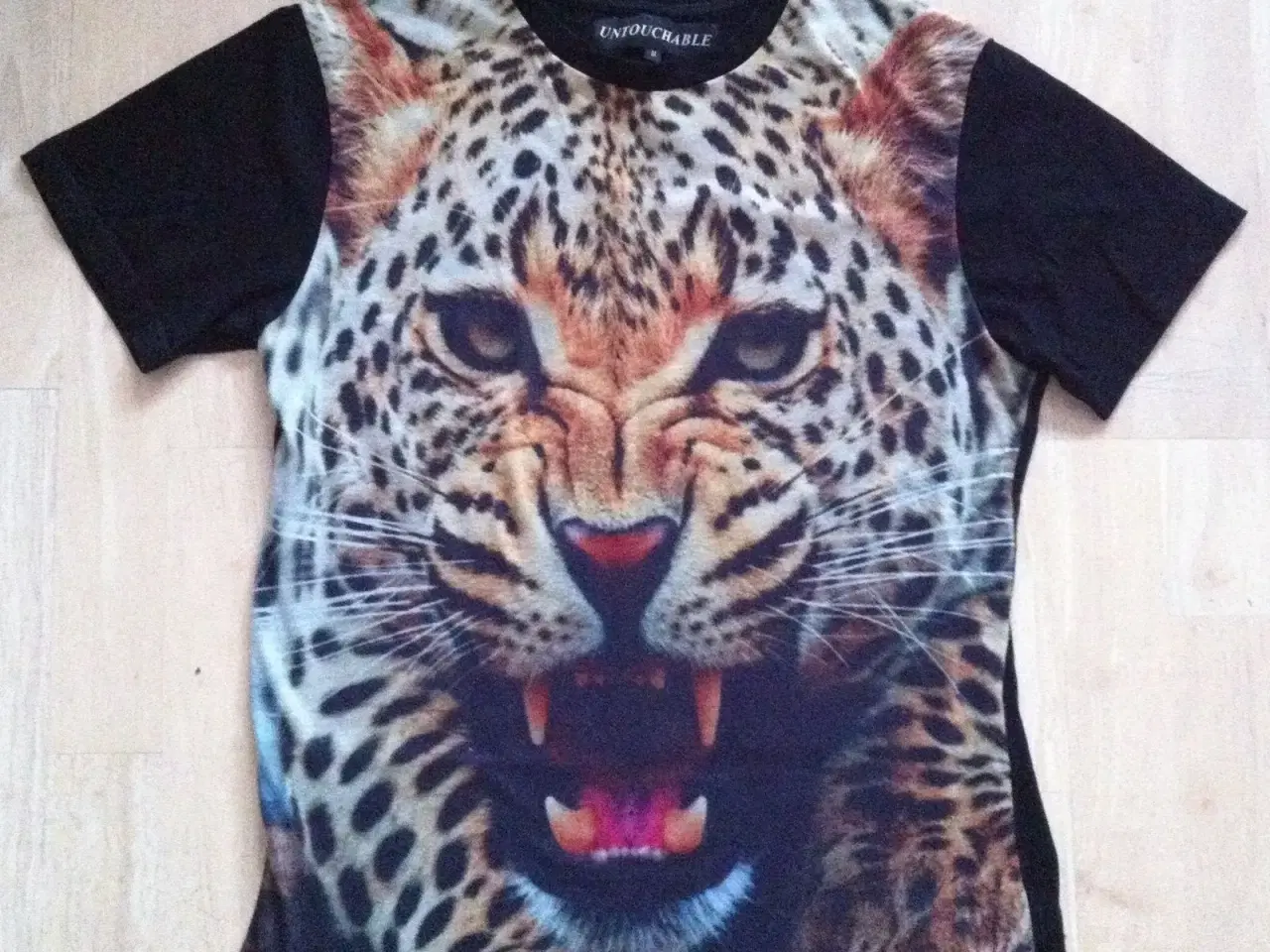 Billede 1 - Untouchable t-shirt, str M, 90kr