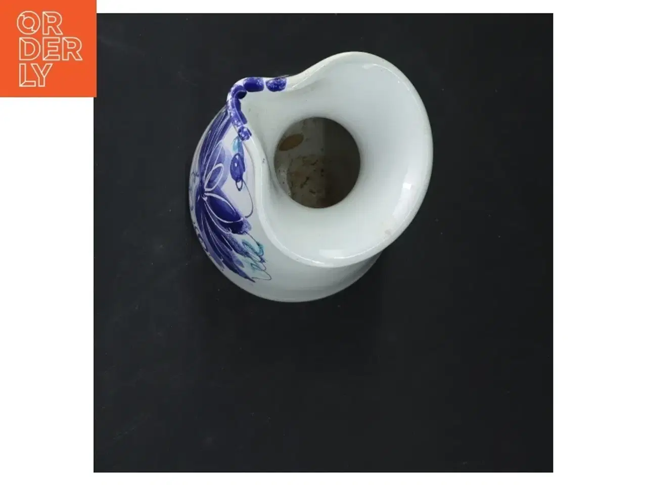 Billede 3 - Keramisk kande med blåt blomsterdesign (str. 16,5x9,5 cm)