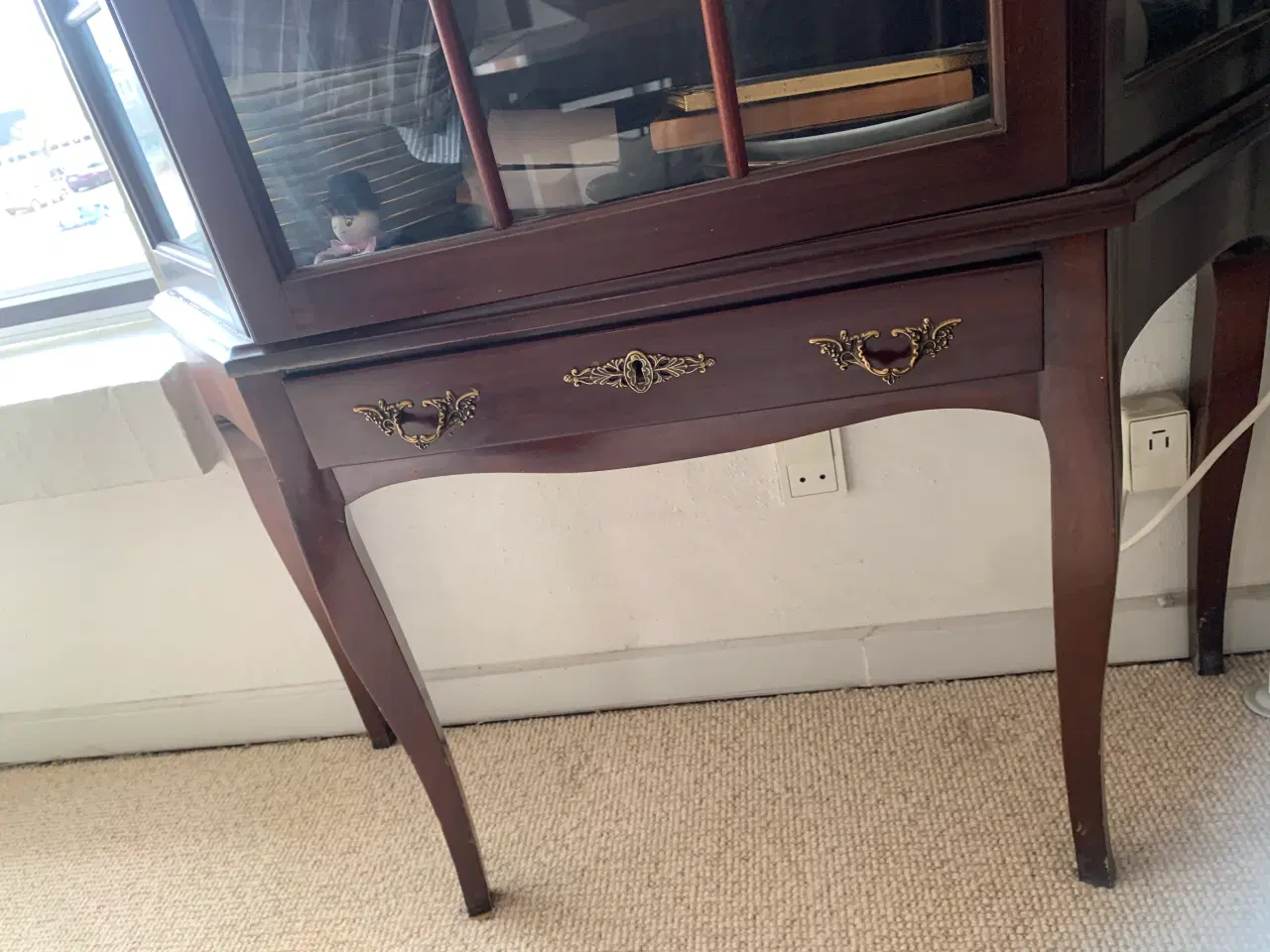 Billede 2 - Vitrine med skuffe