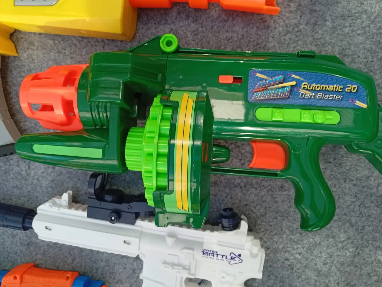 Billede 3 - Legetøjsvåben i forskellige modeller og farver.