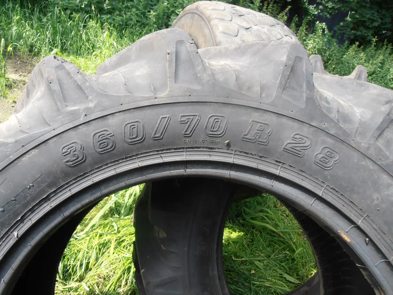 Billede 4 - Traktordæk 360/70R28" . 