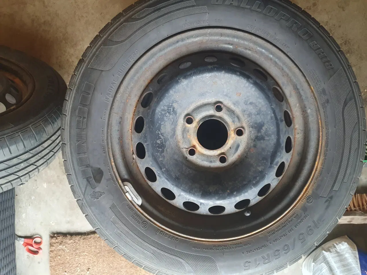 Billede 2 - Gode sommerdæk  195/65x15