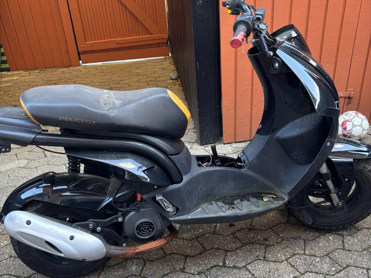 Billede 1 - Knallert til reservedel