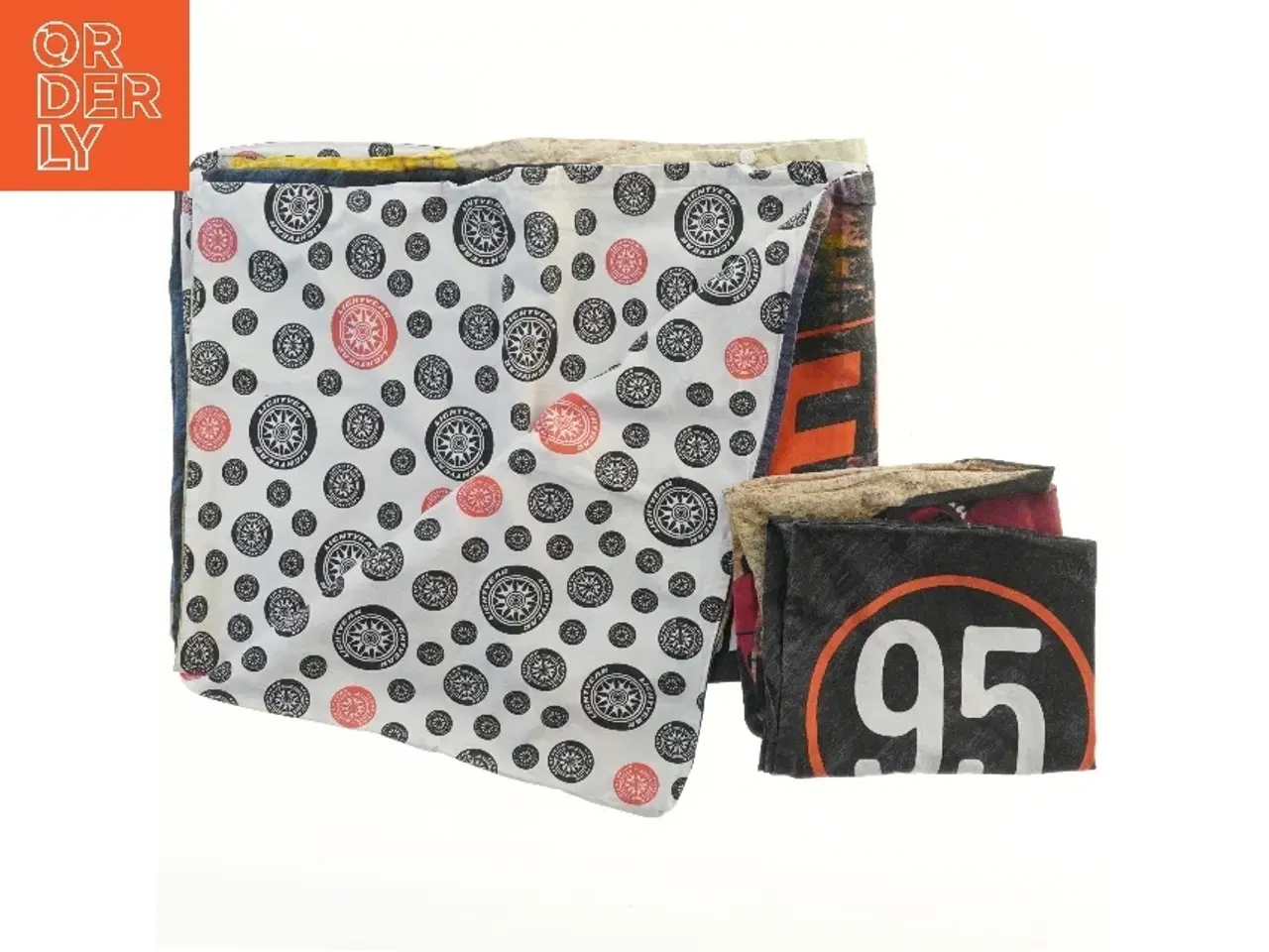 Billede 2 - Børnesengetøj med Cars fra Disney (str. 43,5x38 & 93x132 cm)