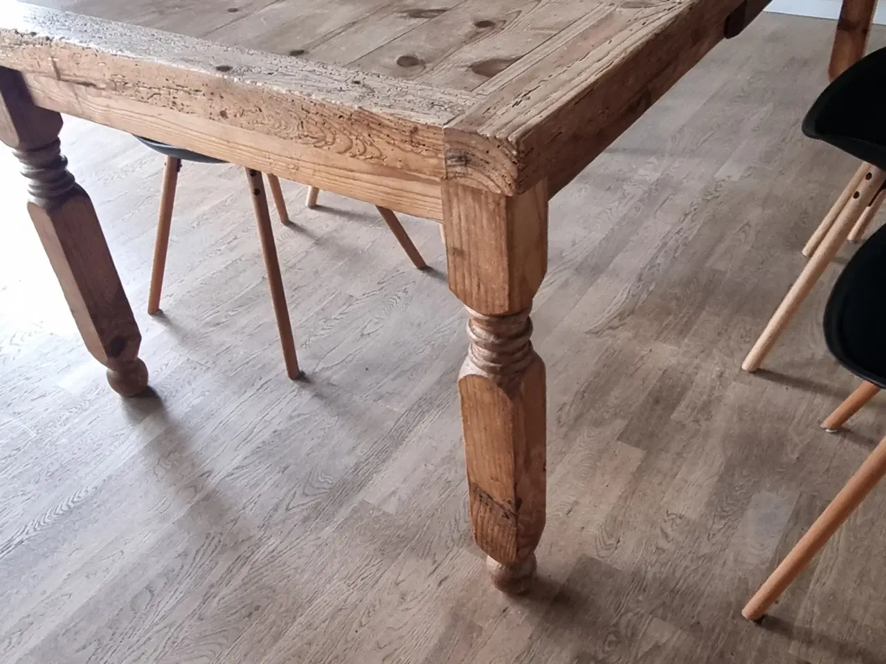 Billede 3 - Solidt spisebord