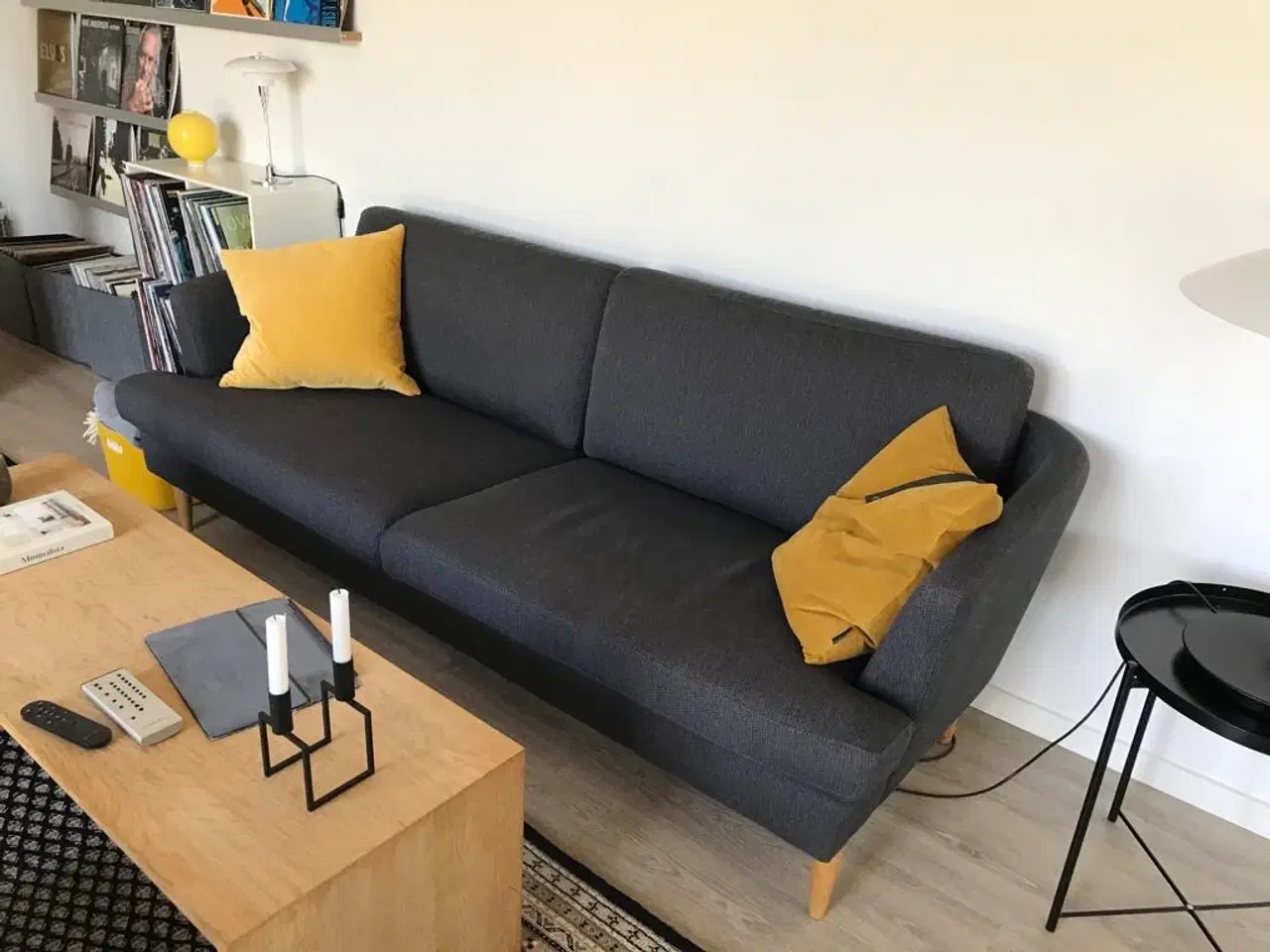 Billede 2 - Flot 3 pers. sofa i koksgrå uldent stof