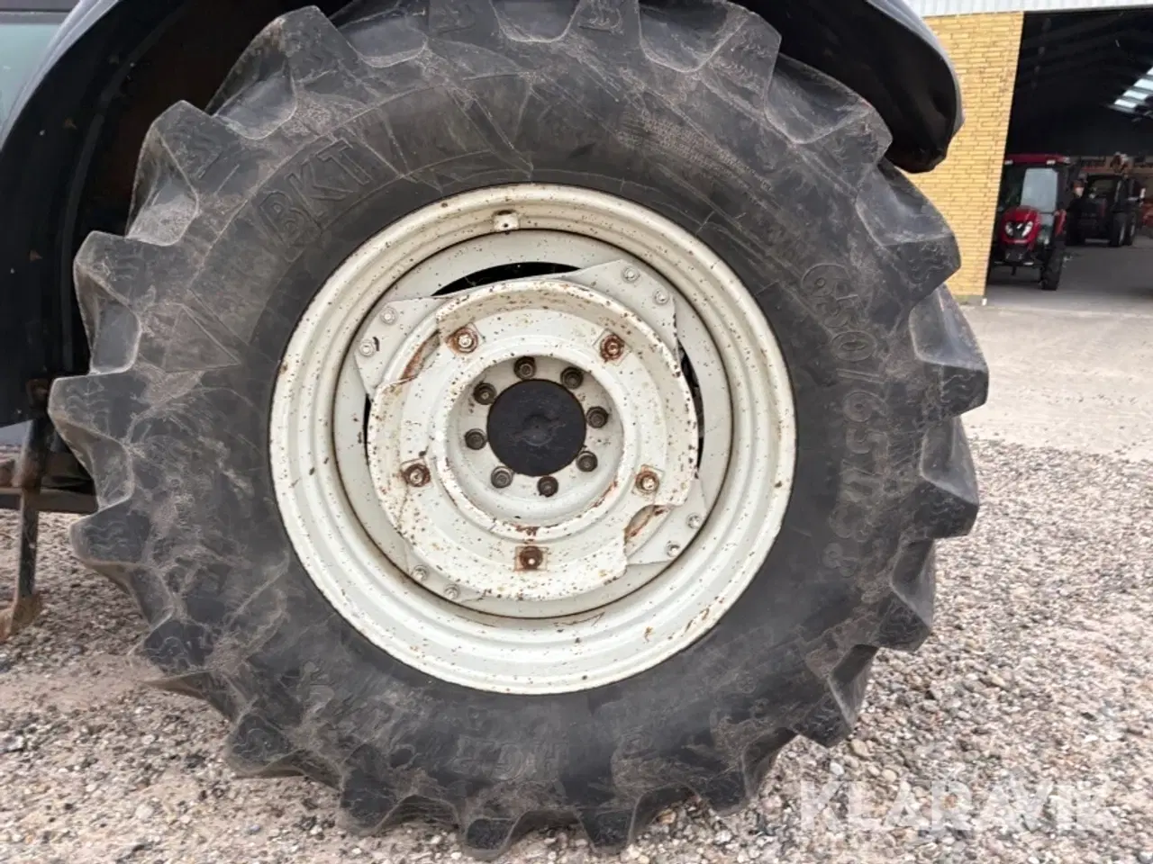 Billede 9 - Traktor Valtra T150 med frontlæsser