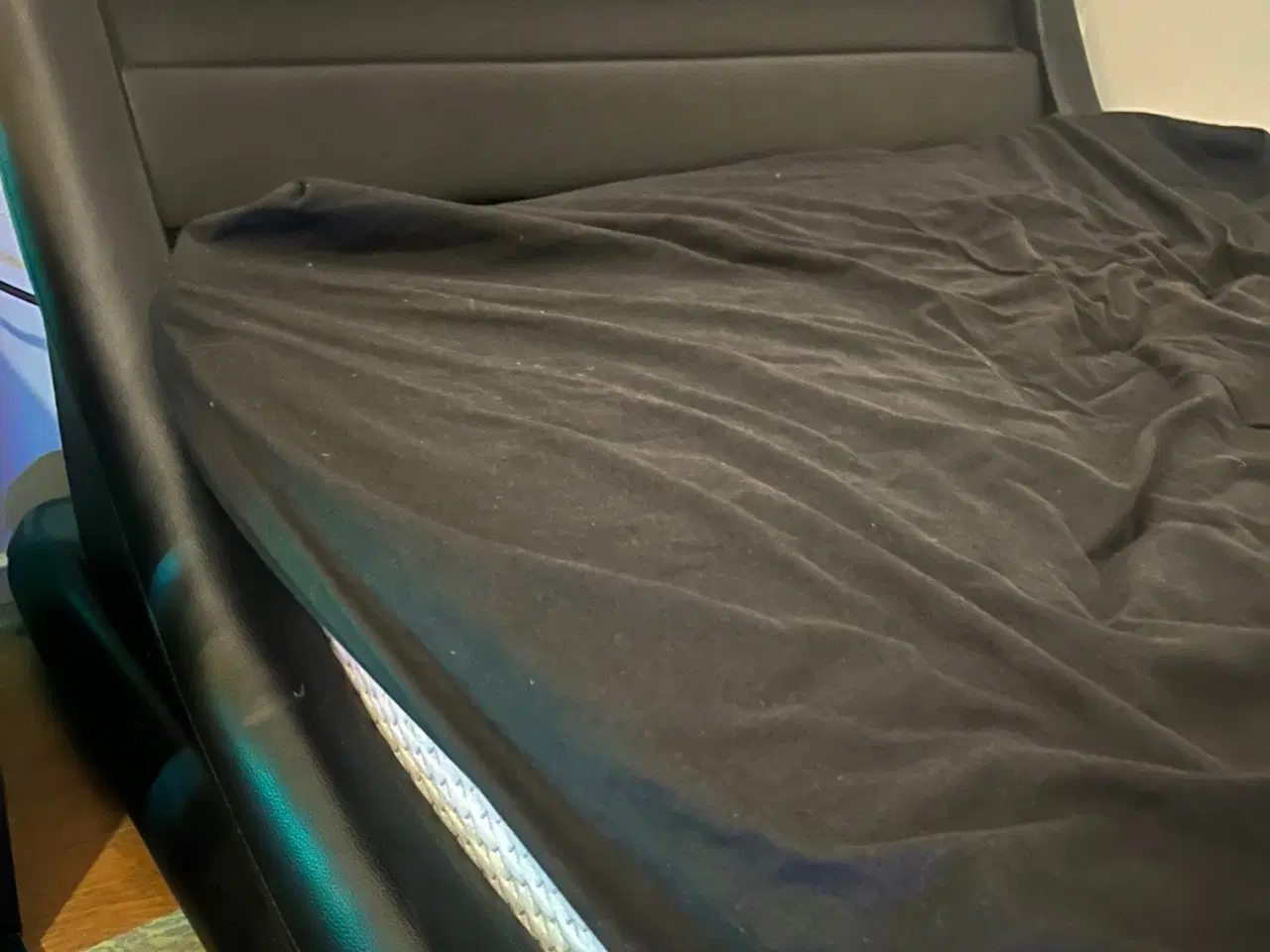 Billede 5 - Seng 90x200 cm i kunstlæder med LED lys