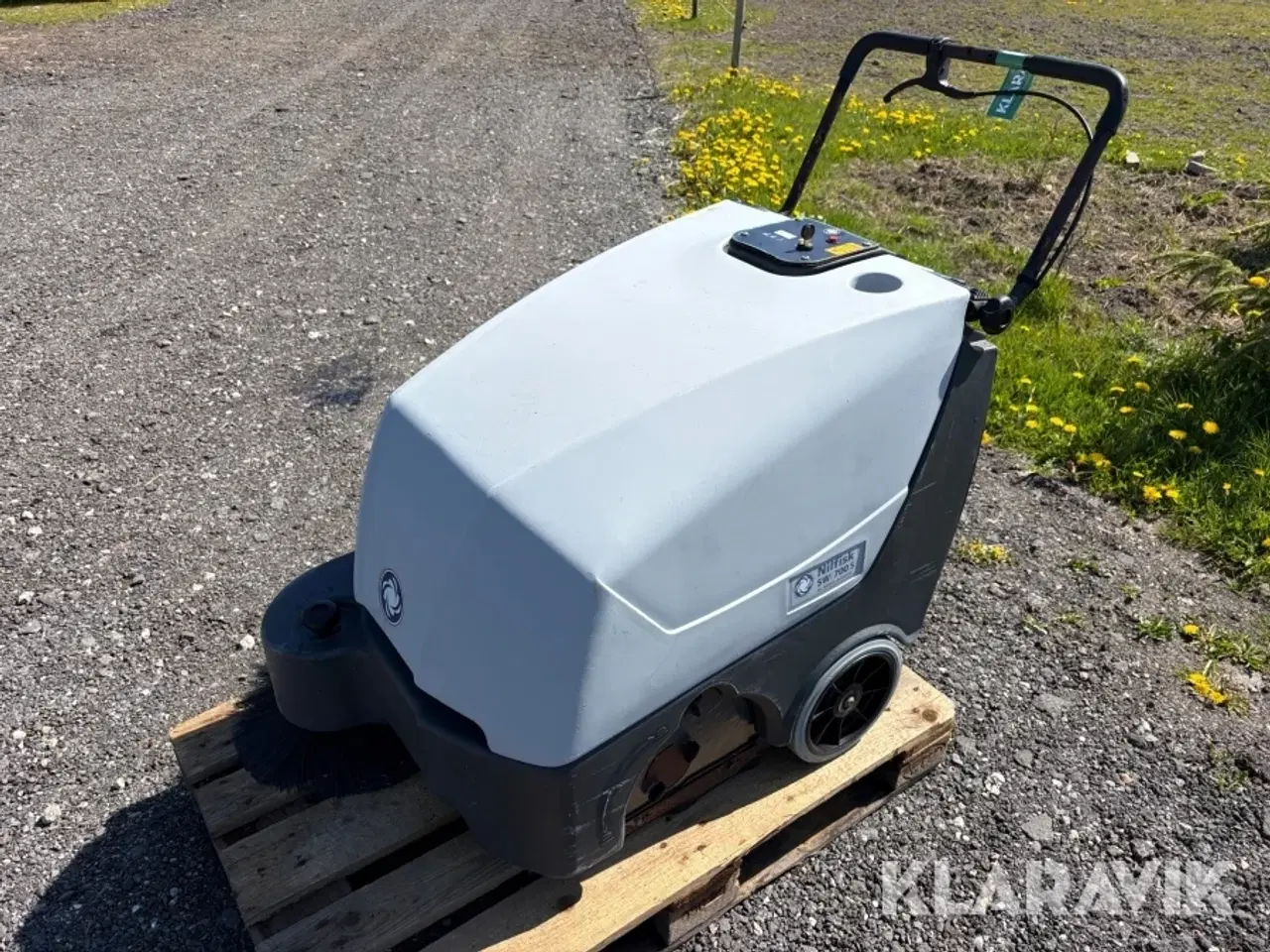 Billede 1 - Feje/sugemaskine Nilfisk SW799 S
