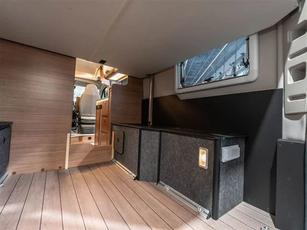 Billede 28 - 2026 - Knaus Boxlife 600 ME Platinum Selection   van under 6 meter med langsgående seng