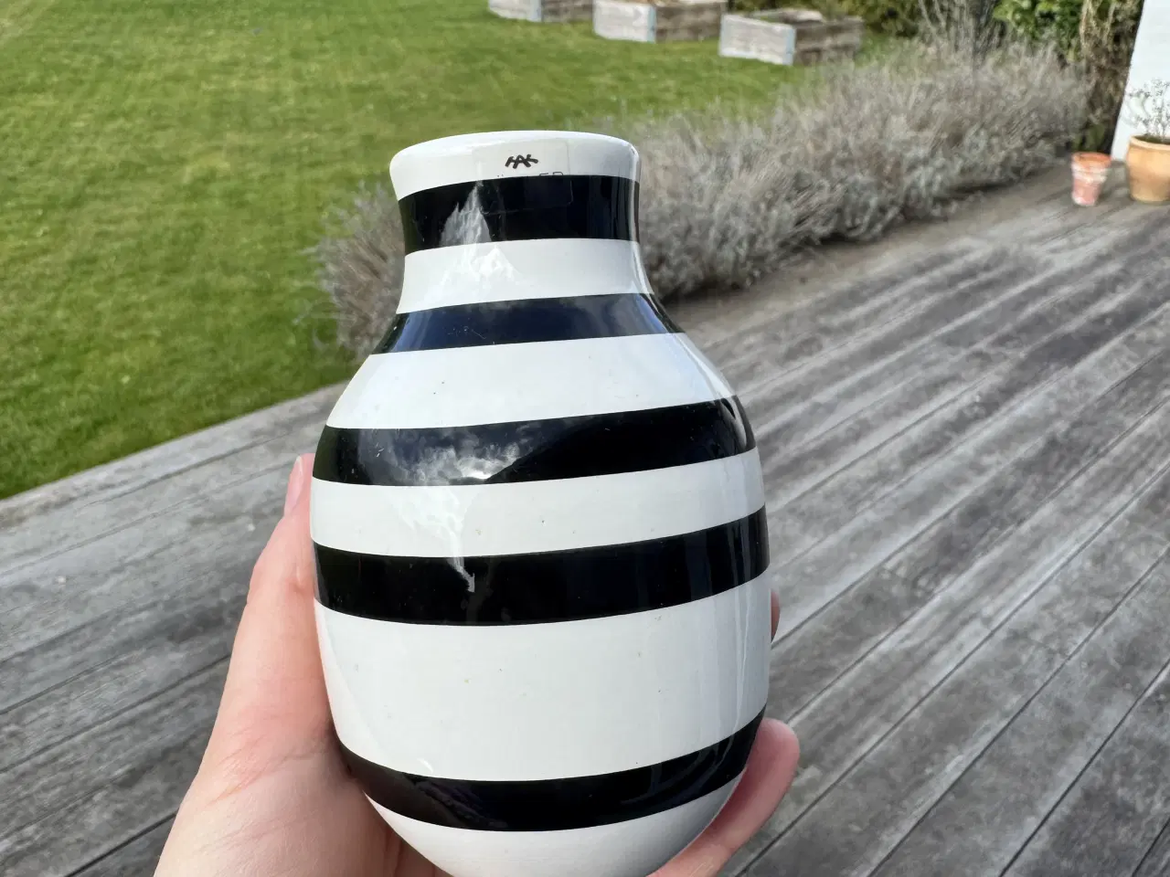 Billede 2 - Lille Kahler vase sorte striber