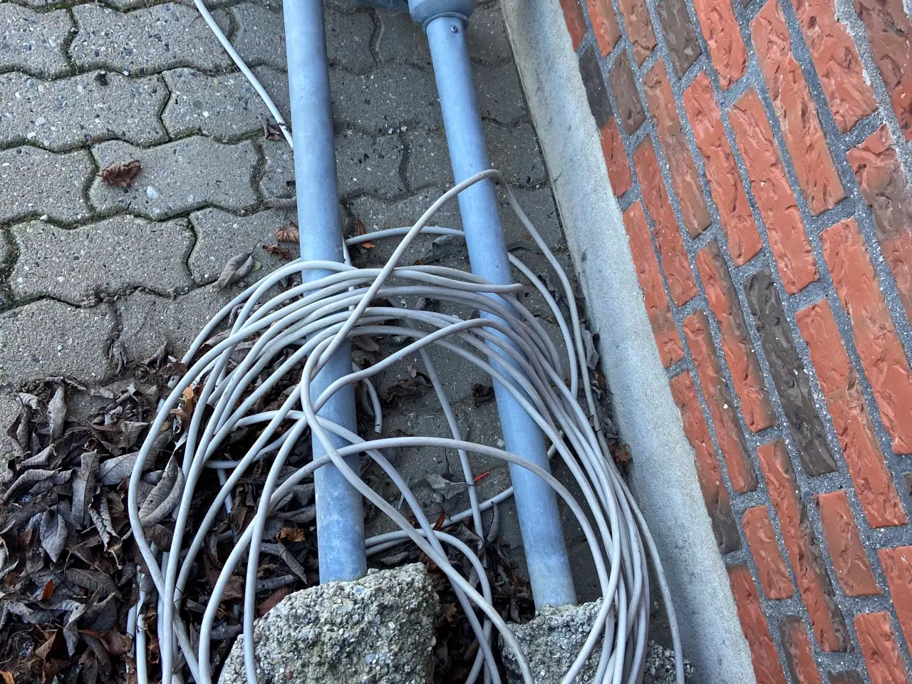 Billede 3 - 3 stk. have-,sti-, indkørsels lamper