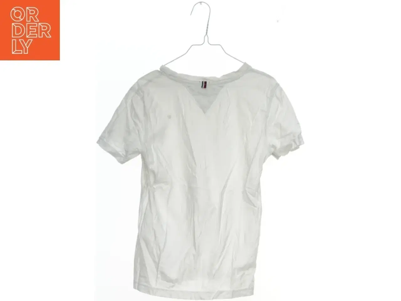 Billede 2 - Hvid T-Shirt fra Tommy Hilfiger (str. 140)