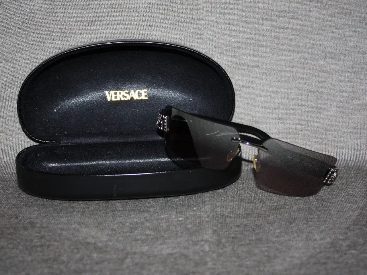 Billede 1 - Flotte Versace solbriller
