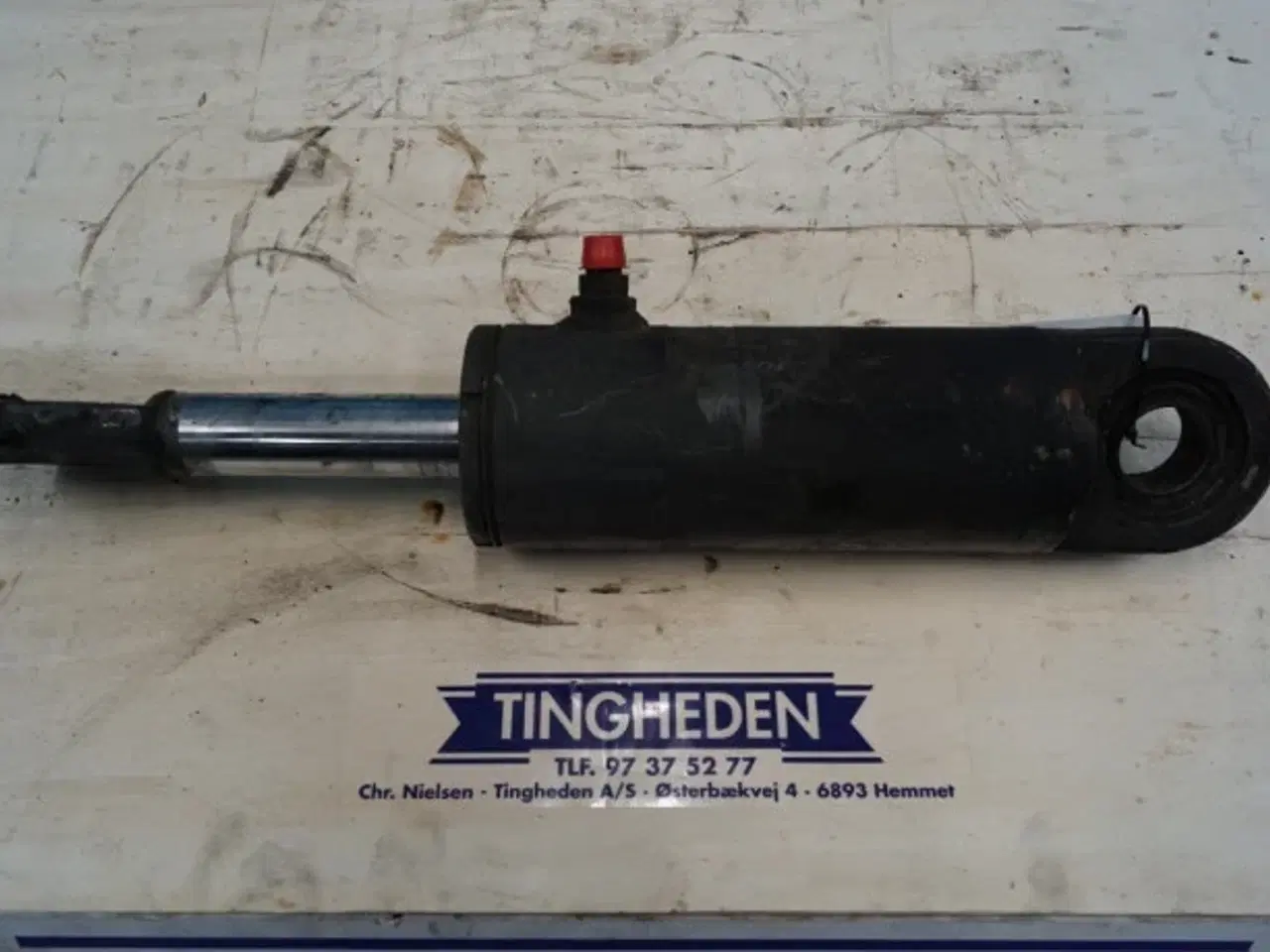 Billede 2 - Valtra T213 Frontlift Cylinder V37715600