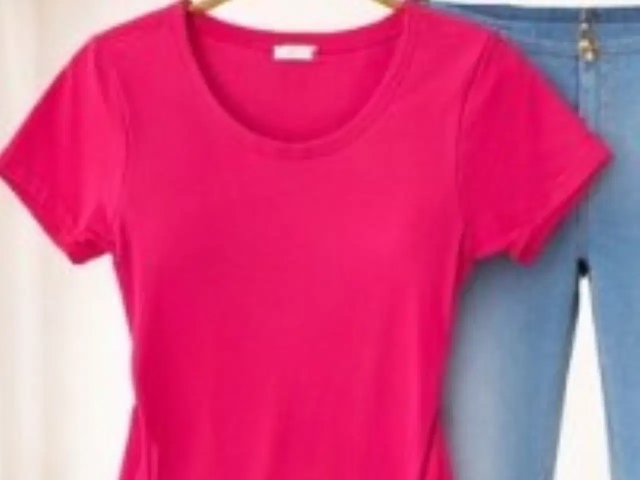 Billede 1 - Pink t-shirt fra Milla. Helt ny