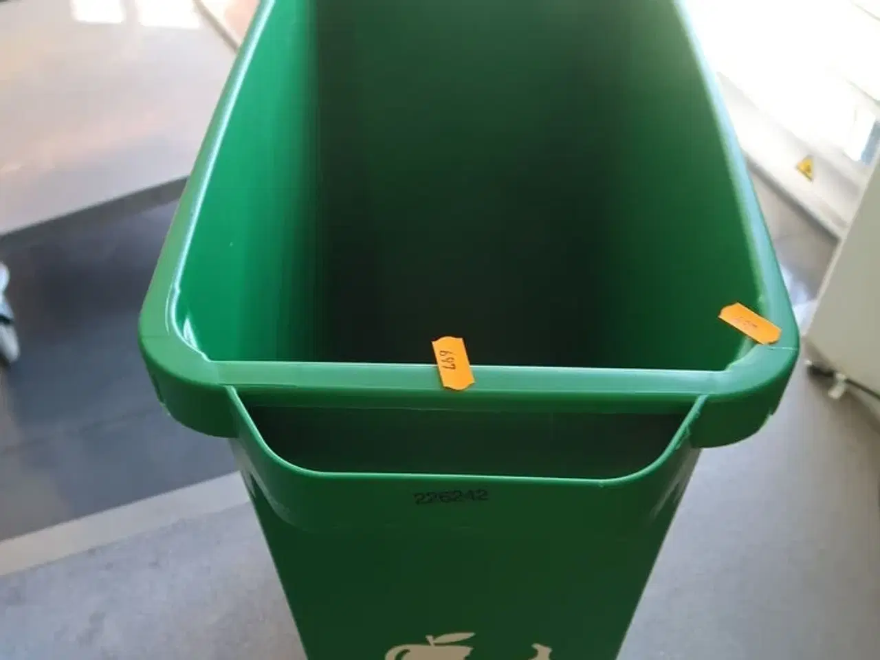 Billede 2 - Beholder 60 ltr plast grøn ekskl låg (Brugt) med vogn