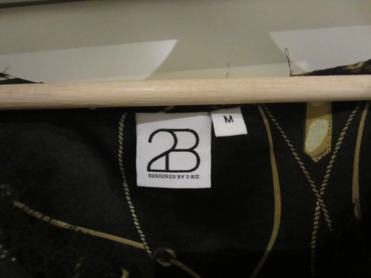 Billede 2 - Fin Bluse i str. M fra 2-Biz