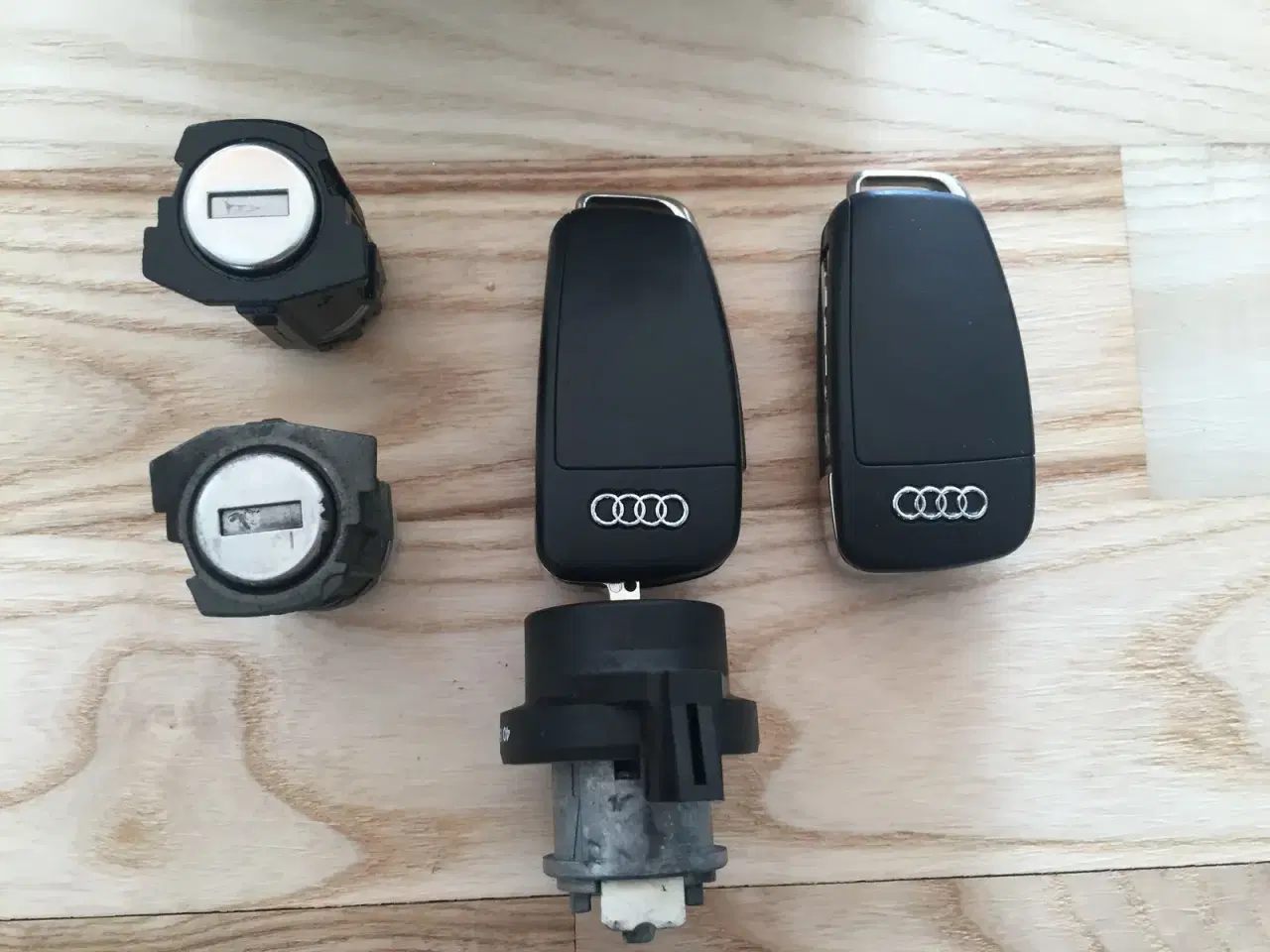 Billede 1 - Audi låsecylindre + nøgler