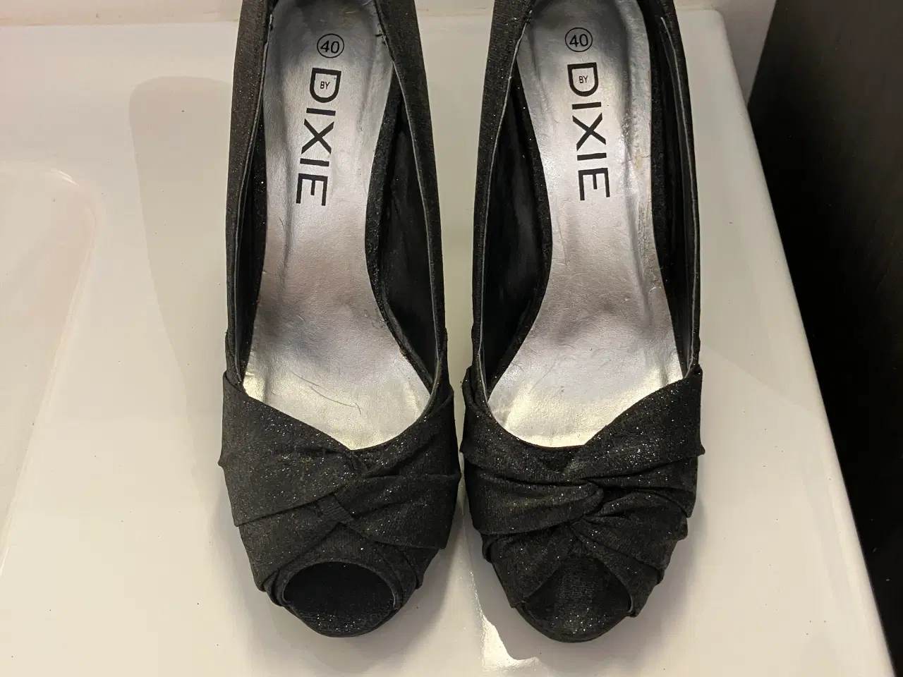 Billede 5 - Smukke Dixie peep-toe pumps/Glimmer/Sløjfe/NSN