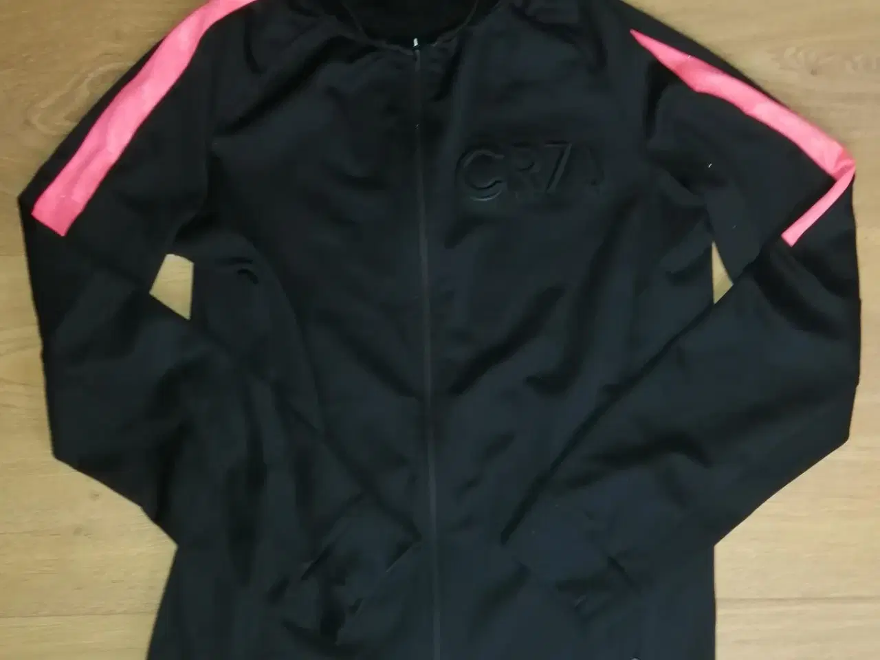 Billede 3 - CR7 RONALDO TRACK TOP, STR. 10-12 ÅR, I FLOT STAND