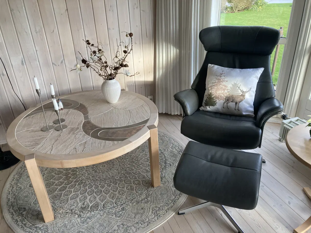 Billede 2 - Flotte gråblå læderstole med fodskammel