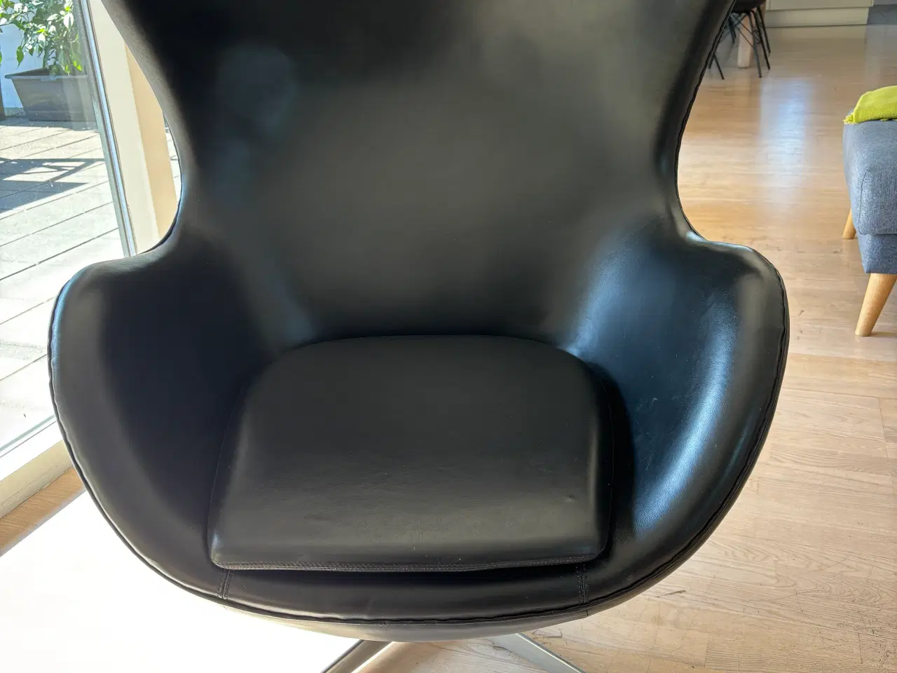 Billede 1 - Arne Jacobsen Ægget – Replika, købt i England
