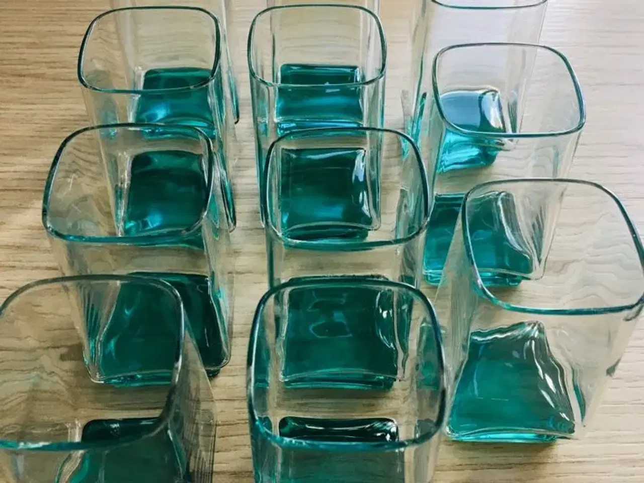 Billede 2 - 11 firkantede shotglas med tyrkis bund