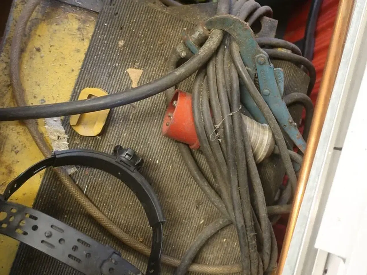 Billede 10 - Ryd hele værkstedet for løse dele