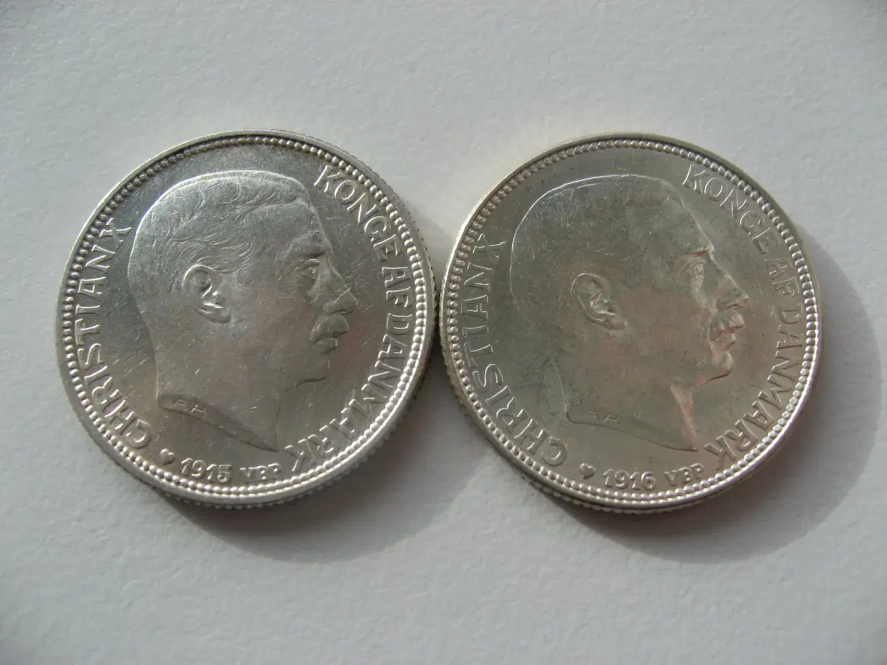 Billede 1 - Særdeles flotte sølv 1 kr 1915 & 1916