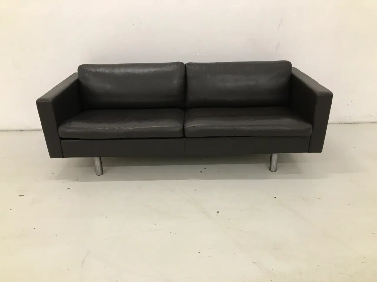 Billede 2 - 3 Pers.Sofa i sort/brun semianilin læder Ilva.