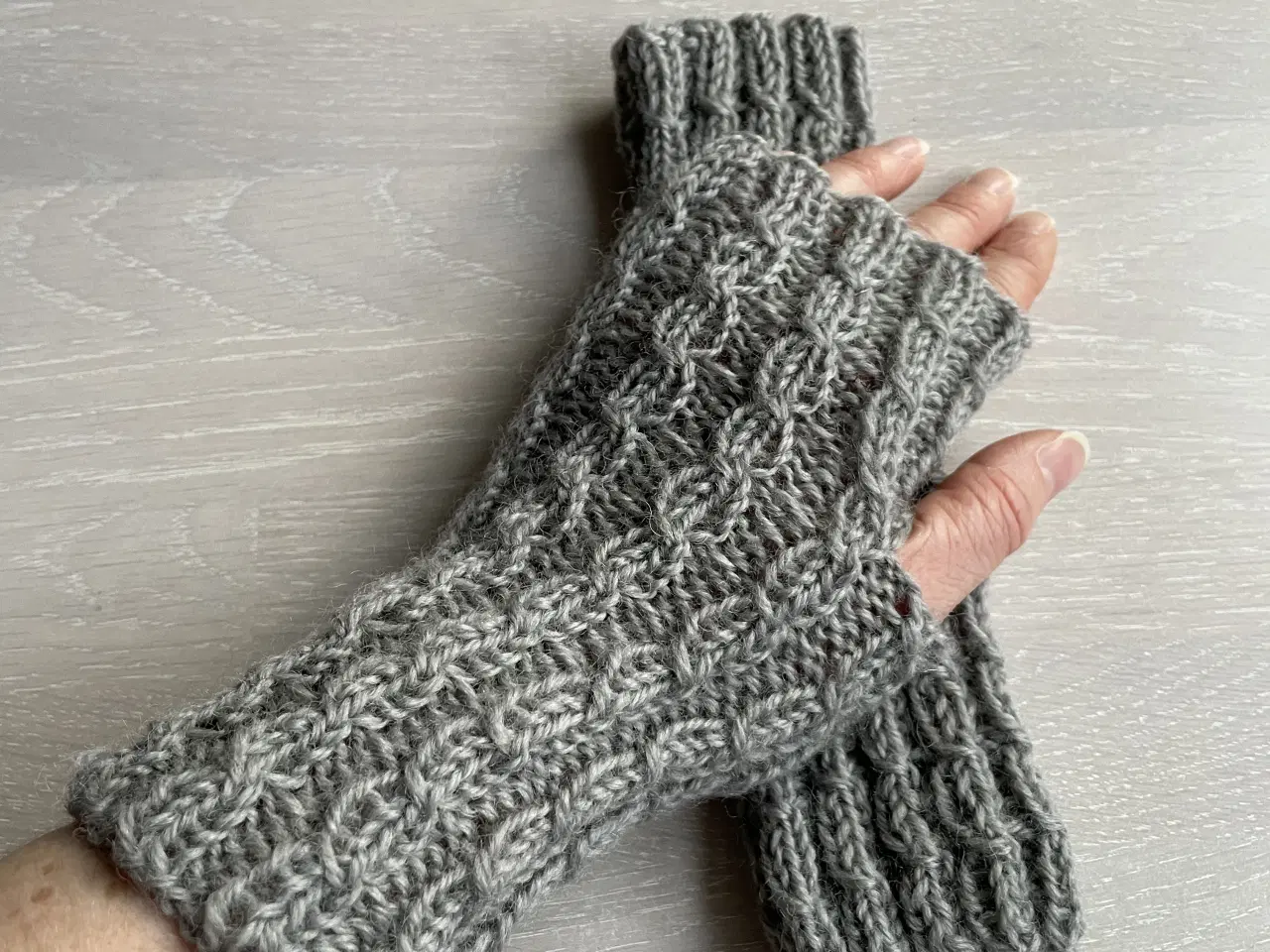 Billede 1 - Strikkede håndledsvarmere 