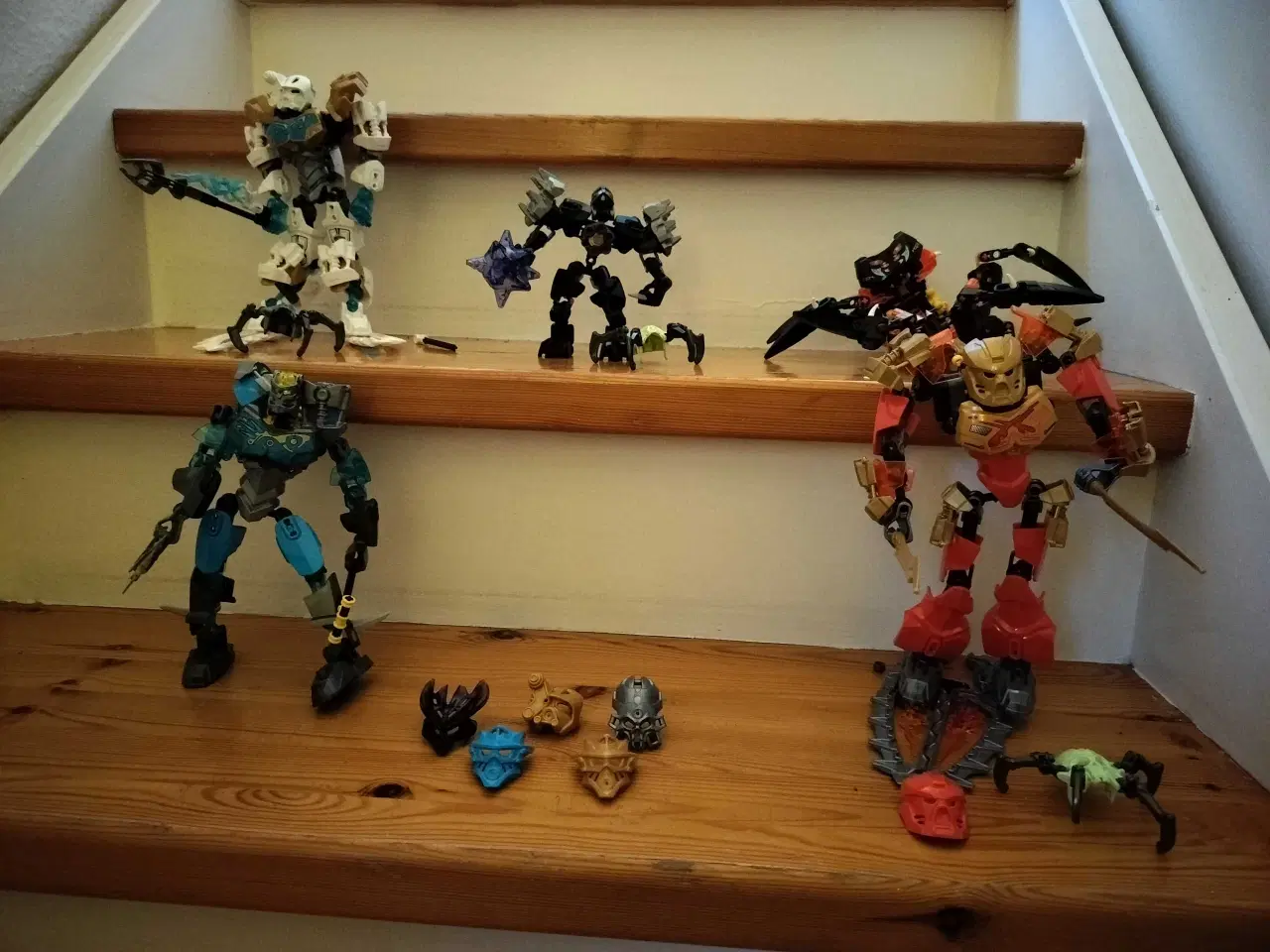 Billede 1 - Fem Bionicle figurer 