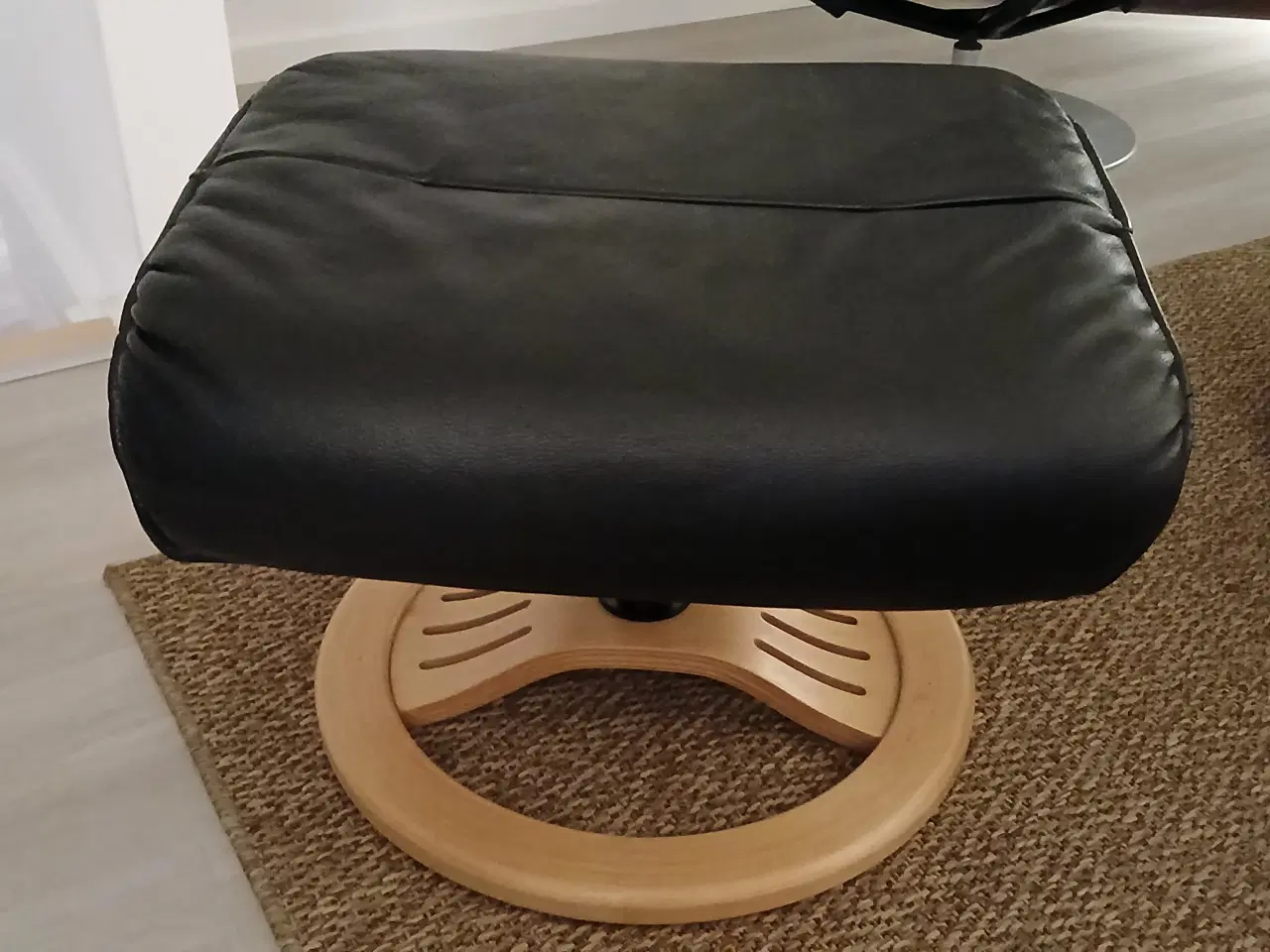 Billede 1 - Fodskammel i sort læder