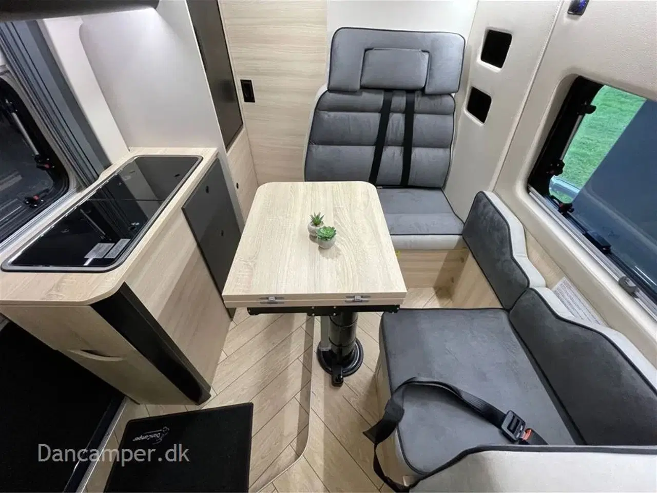 Billede 22 - 2025 - Chausson F&S Line TILBUDSPRIS kr. 931.800,- SPAR kr. 21.600,- Van som familiecamper med 5 selepladser, pop-up og masser af sovepladser på kun 5,99 m længde.