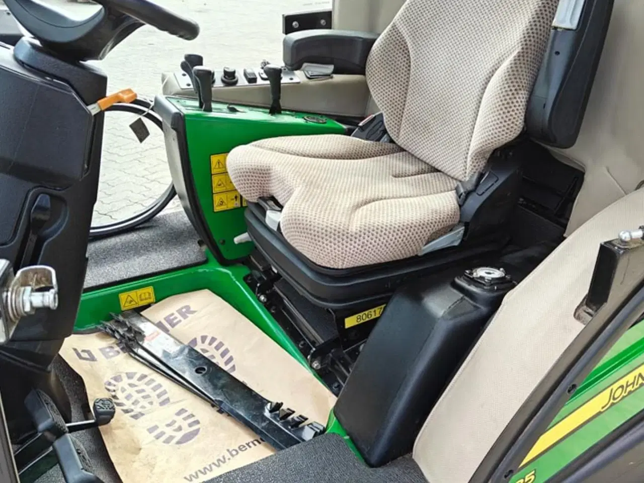 Billede 9 - John Deere 1585 TerrainCut m. 72" Fastback klippebord