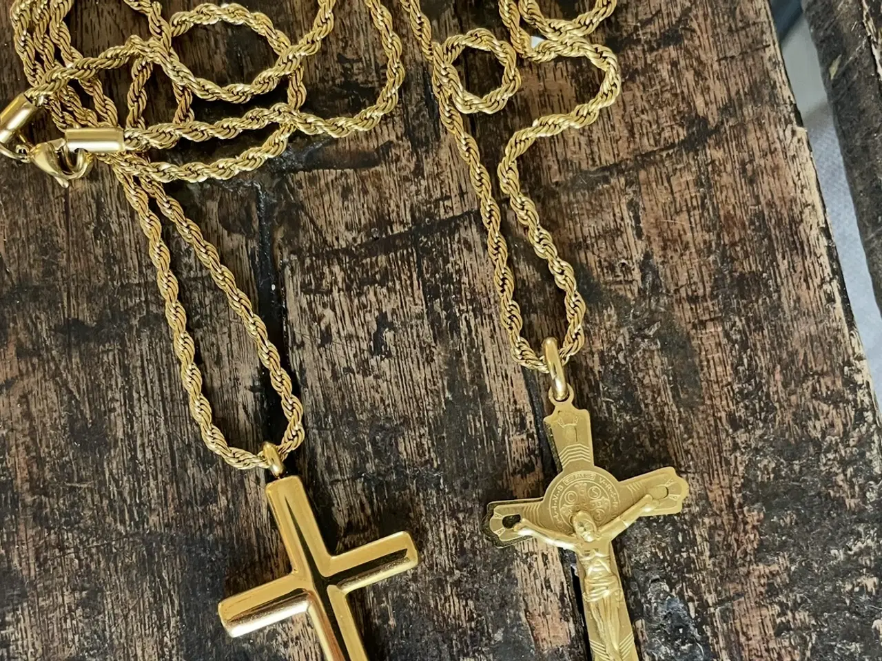 Billede 1 - Forskellige 14kt goldfilled halskæder med kors