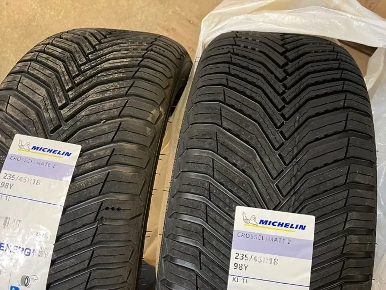 Billede 2 - 2 stk. bildæk MICHELIN CROSSCLIMATE 2 235/45 R18
