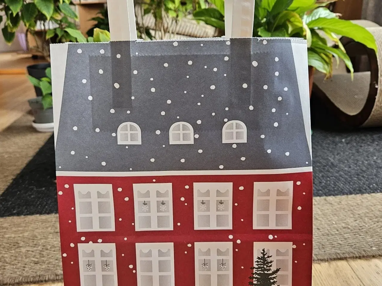 Billede 3 - Papir og plastposer med julemotiv